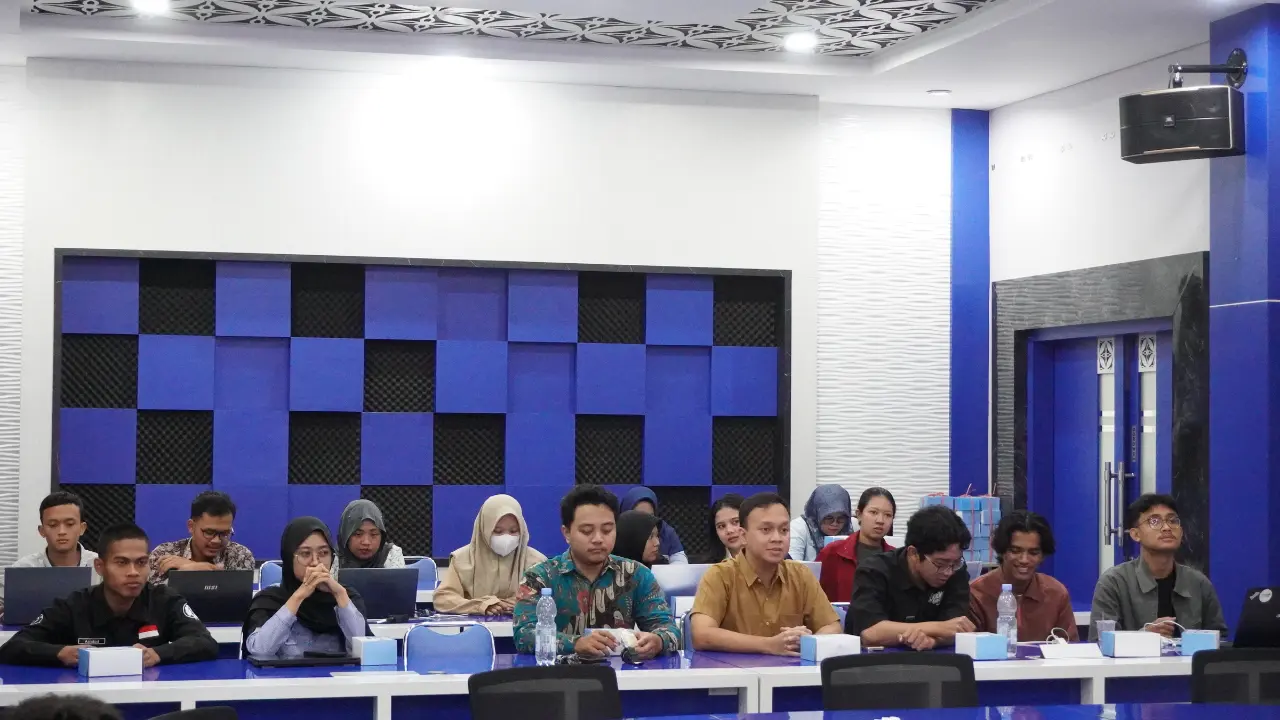Narasumber Digital Marketing Solo: Muhamad Anik Berbagi di UNS